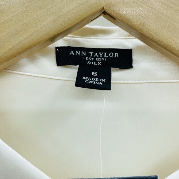 Ann Taylor Womens Size 6 Silk Sequin Detail Button Down Blouse Cream $198 2238 - Picture 5 of 6